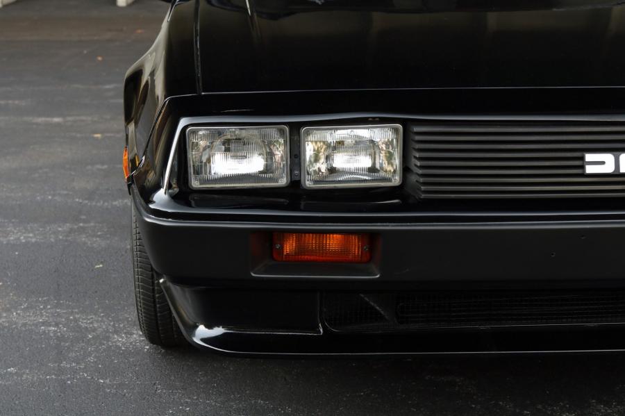 Детали экстерьера DeLorean DMC-12 in Black 1981 года  (фото 36 из 207)